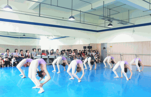 艺君师艺考培训 专业艺术之光，成就艺考梦想